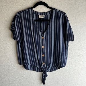Universal Thread Navy Striped Button Down Crop
Blouse Size Small